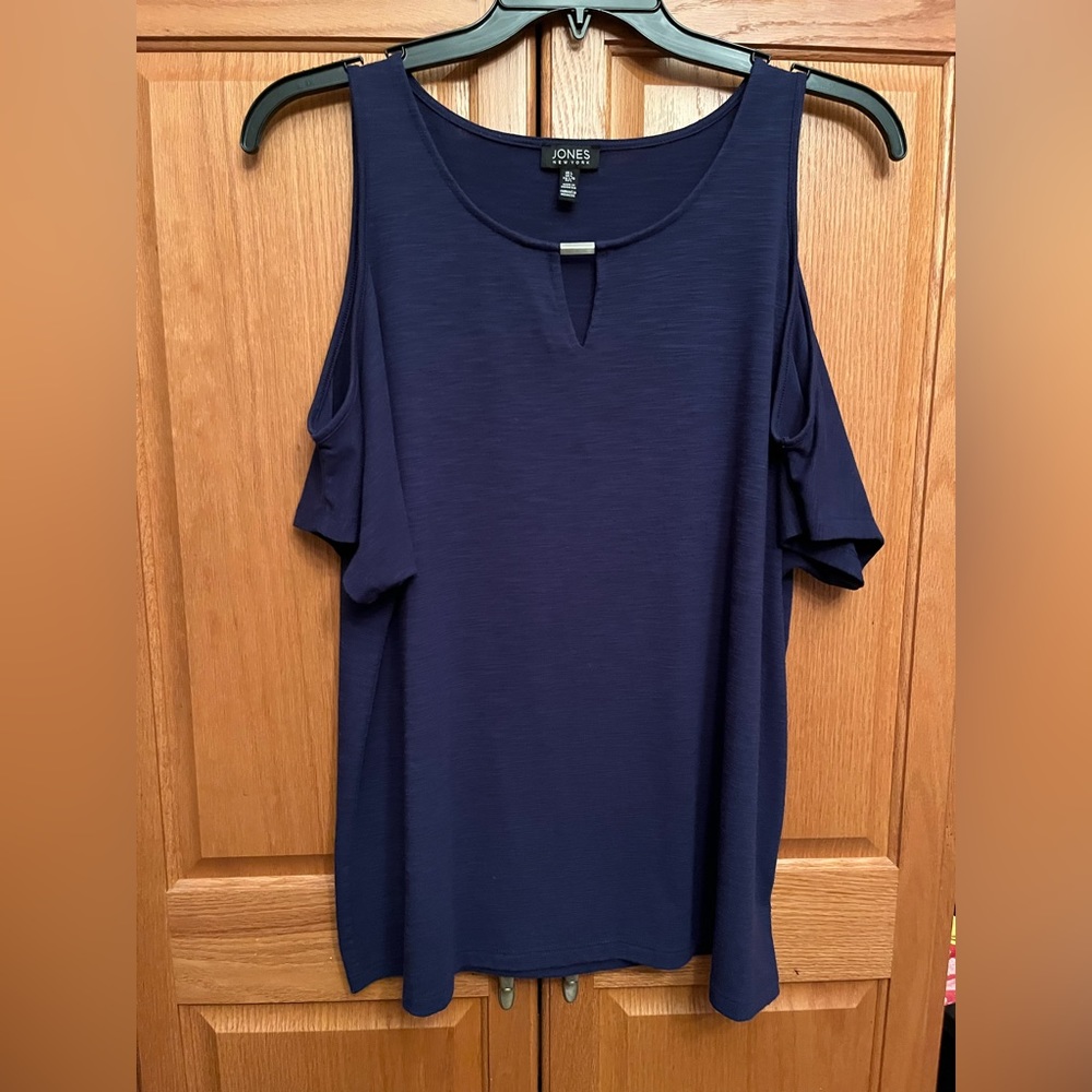 Woman’s Blue Top Preowned EUC